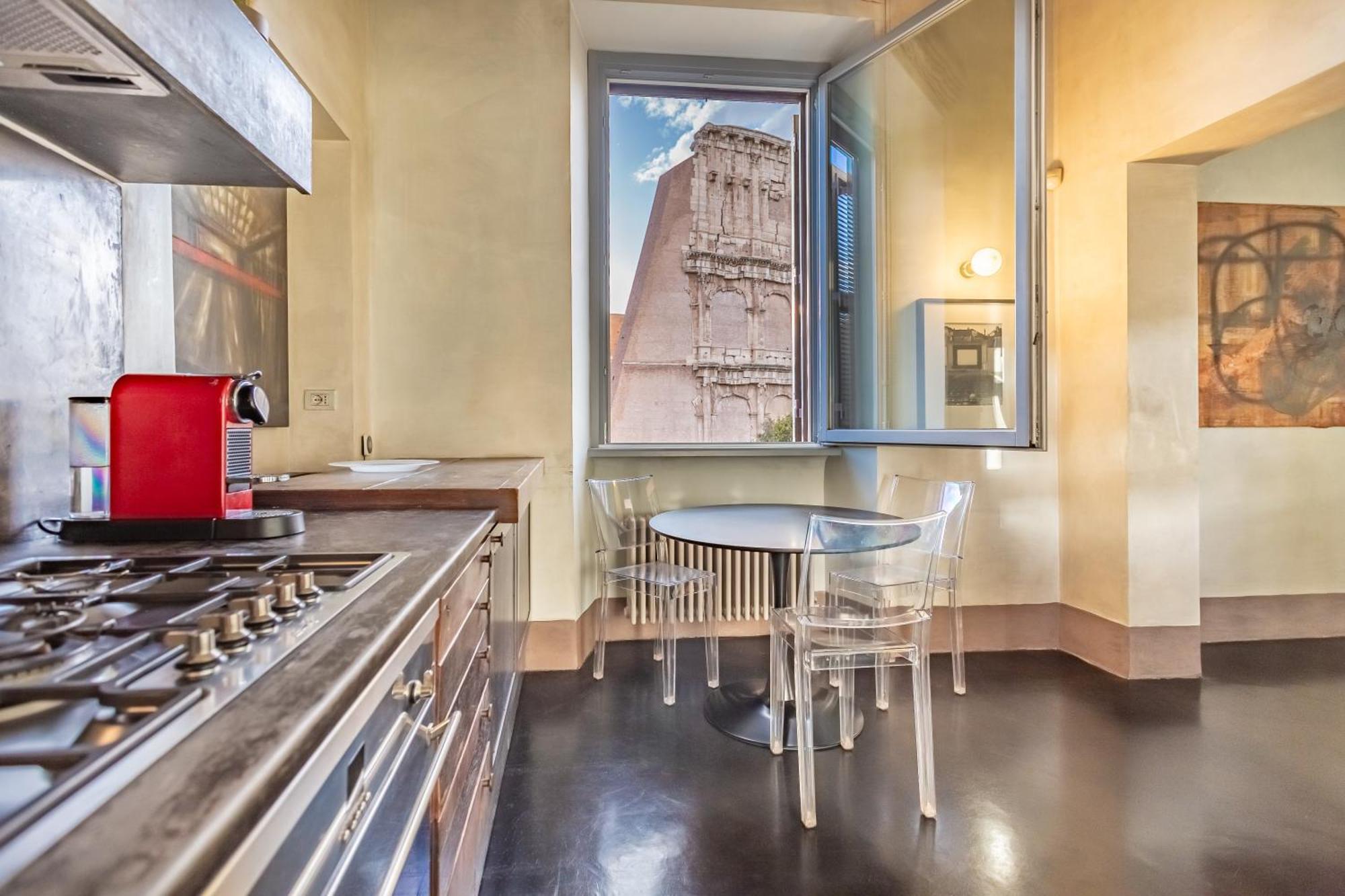 Iconic Apartment With Unique Colosseum View Rome Exterior photo