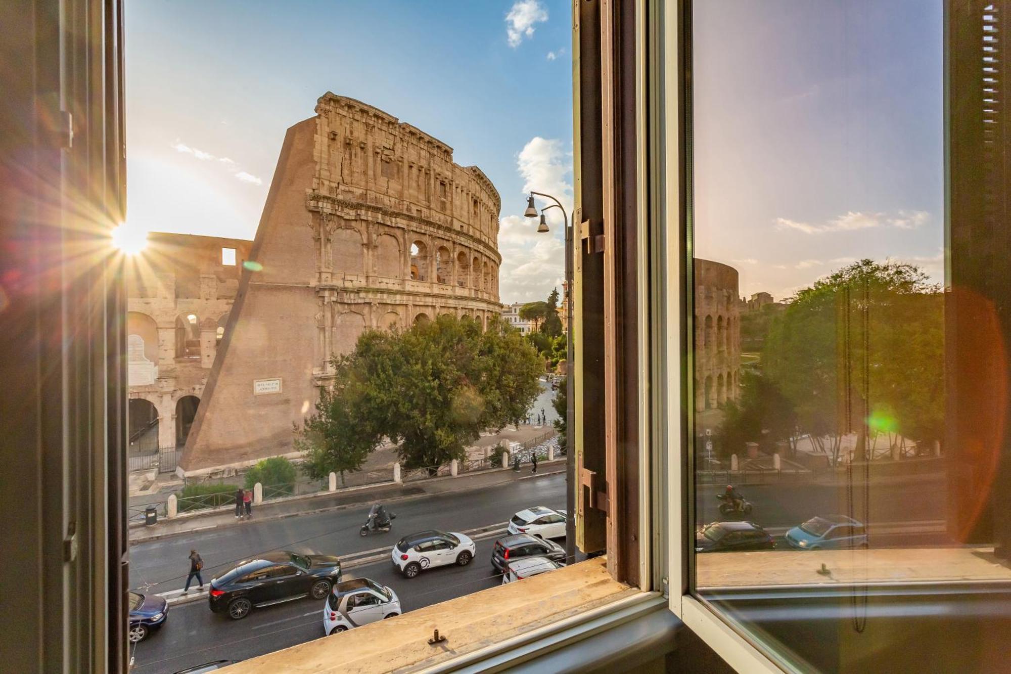 Iconic Apartment With Unique Colosseum View Rome Exterior photo